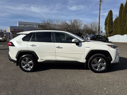 Used 2019 Toyota RAV4 Limited image 10