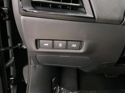 New 2026 Nissan Sentra SR w/ SR Premium Package FWD image 32