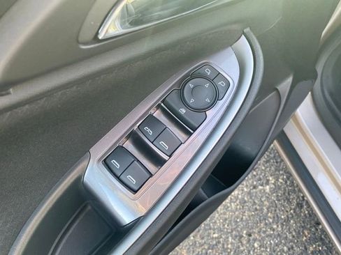 Used 2024 Chevrolet Malibu LT image 19