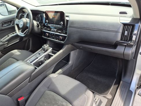 Used 2024 Nissan Pathfinder SV FWD image 38