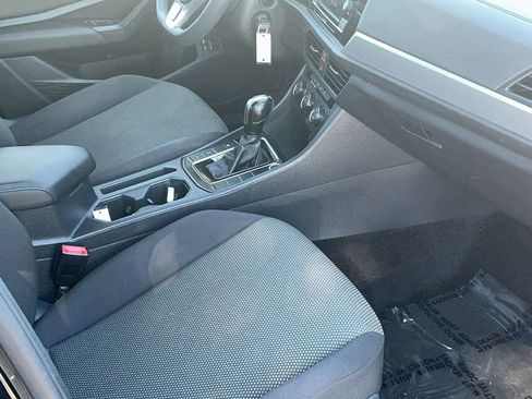 Used 2021 Volkswagen Jetta SE image 18