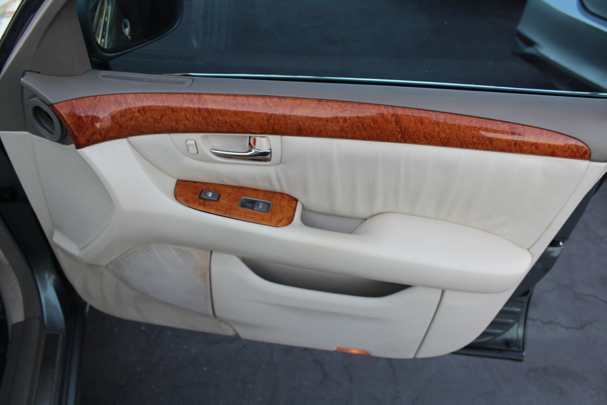 Used 2002 Lexus LS 430 w/ Navigation/Mark Levinson Pkg RWD image 18