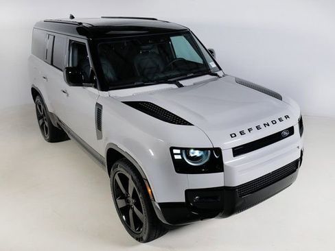 New 2026 Land Rover Defender 130 X-Dynamic SE image 28