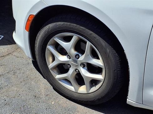 Used 2020 Chrysler Pacifica Limited FWD image 7