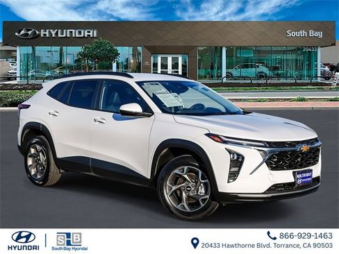 Used 2025 Chevrolet Trax LT w/ LT Convenience Package image 1