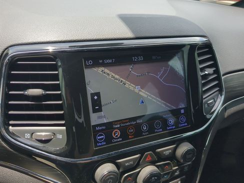 Used 2020 Jeep Grand Cherokee Limited AWD/4WD image 16