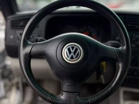 Used 2002 Volkswagen Cabrio GLX image 13