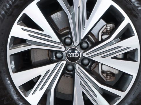 Used 2025 Audi Q4 e-tron Premium w/ Convenience Package RWD image 7