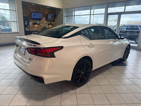 Used 2022 Nissan Altima 2.5 SR AWD/4WD image 12