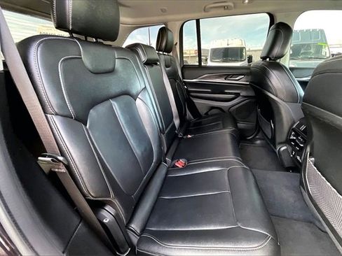 Used 2023 Jeep Grand Cherokee Limited image 29