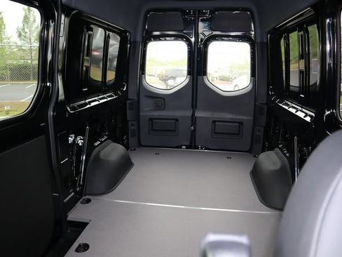 Used 2024 Mercedes-Benz Sprinter 2500 image 7