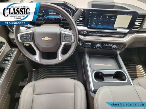Used 2024 Chevrolet Silverado 2500 LTZ w/ LTZ Convenience Package AWD/4WD image 3