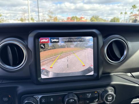 Used 2020 Jeep Gladiator Rubicon image 25