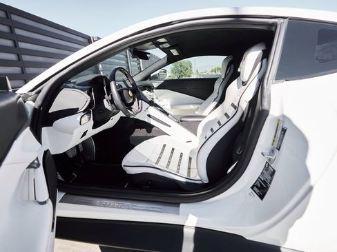 Used 2022 Ferrari Roma Base image 32