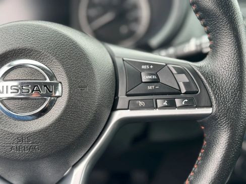 Used 2018 Nissan Kicks SR FWD image 14