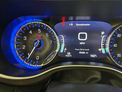 Used 2023 Chrysler Pacifica Touring-L FWD image 26