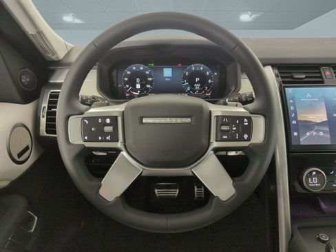 Certified 2025 Land Rover Discovery Dynamic SE image 14