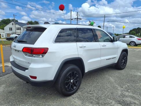 Used 2022 Jeep Grand Cherokee Laredo E image 3