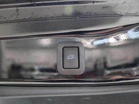 Used 2019 Toyota Highlander Limited Platinum AWD/4WD image 32