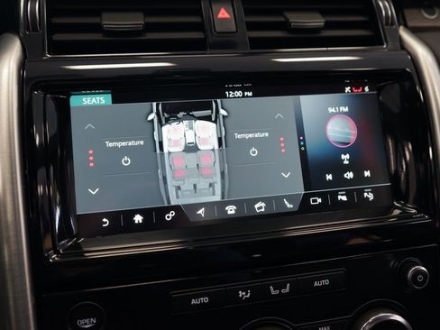 Used 2020 Land Rover Discovery HSE image 43