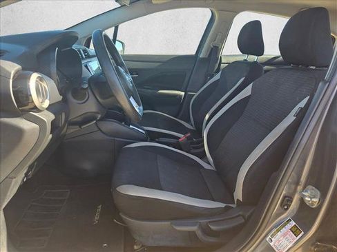 Used 2022 Nissan Versa SV image 15