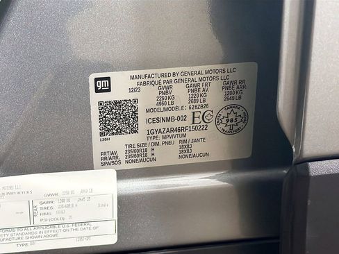 Used 2024 Cadillac XT4 Luxury w/ LPO, Floor Liner Package FWD image 33