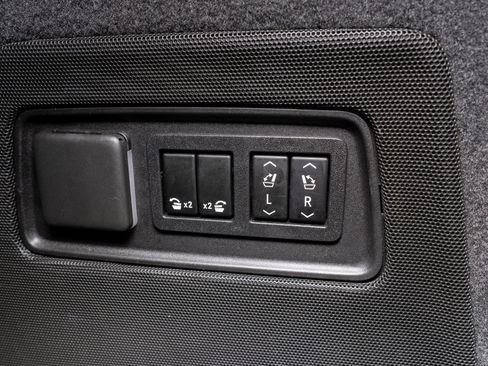 Used 2021 Cadillac Escalade Premium Luxury w/ Driver Assist Tech Package image 42