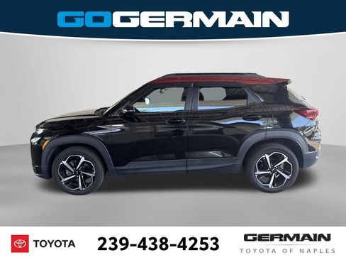 Used 2021 Chevrolet TrailBlazer RS w/ Technology Package FWD image 2