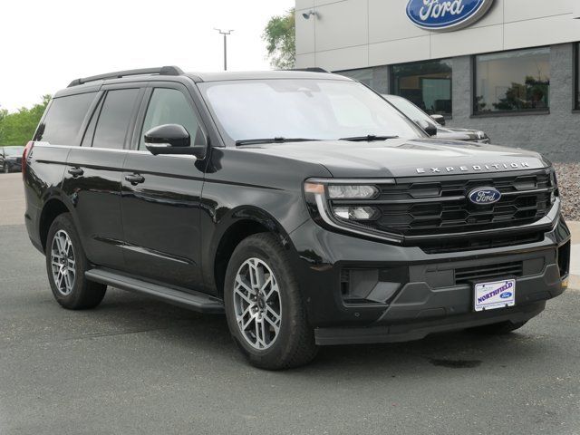 Certified 2025 Ford Expedition Active AWD/4WD image 2
