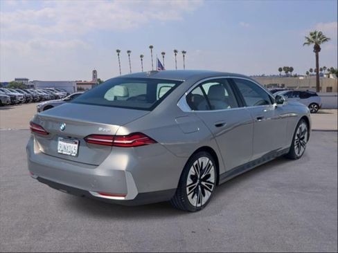 Used 2025 BMW 530i w/ Premium Package RWD image 5