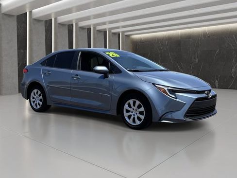 Used 2026 Toyota Corolla LE w/ Carpet Mat Package (TMS) FWD image 8