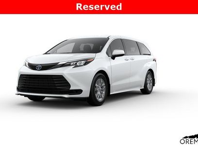 New 2025 Toyota Sienna LE