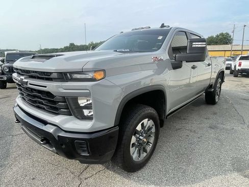 Used 2025 Chevrolet Silverado 2500 Custom w/ Custom Value Package AWD/4WD image 9