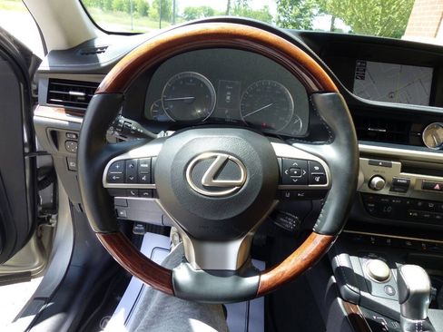 Used 2017 Lexus ES 350 FWD image 23