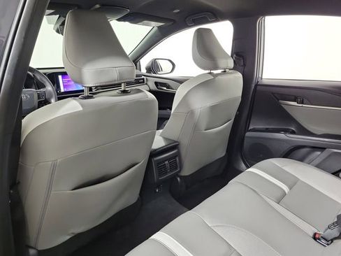 Used 2025 Toyota Camry SE w/ Convenience Package image 11