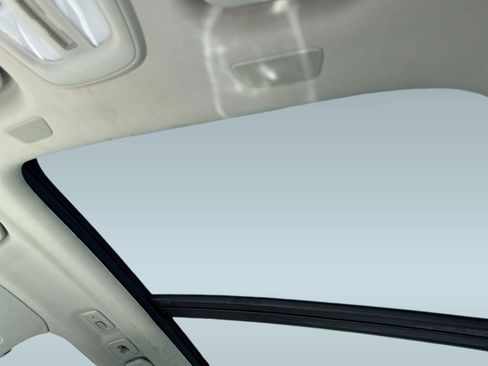 Certified 2023 Volvo XC60 B5 Plus w/ Climate Package image 15