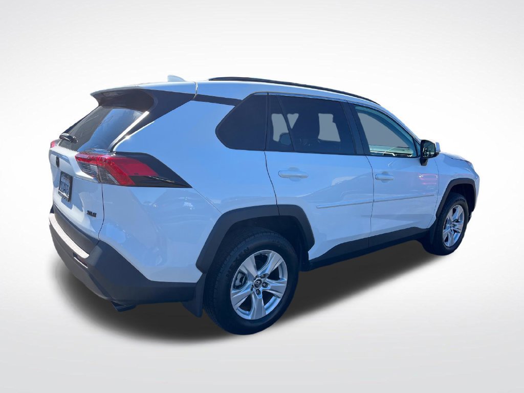 Used 2021 Toyota RAV4 XLE w/ Convenience Package FWD image 5
