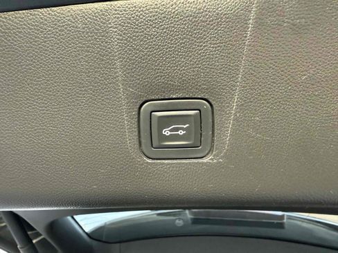 Used 2019 Chevrolet Traverse LT w/ LPO, Floor Liner Package image 84