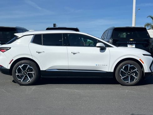 Used 2025 Chevrolet Equinox EV LT w/ Convenience Package image 4