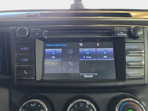 Used 2015 Toyota RAV4 LE AWD/4WD image 22