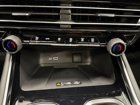 New 2026 Chevrolet Traverse RS image 23