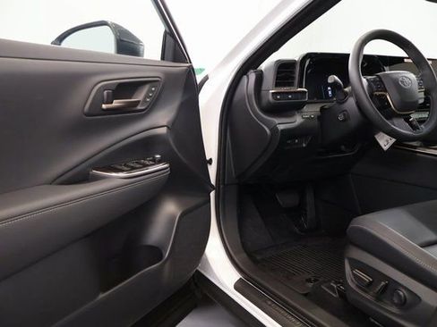 New 2026 Toyota Crown Platinum image 8