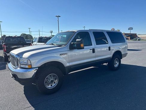 Used 2004 Ford Excursion XLT AWD/4WD image 2