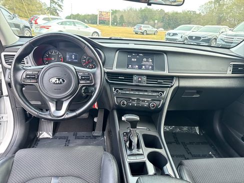 Used 2018 Kia Optima S w/ Panoramic Sunroof Package image 14