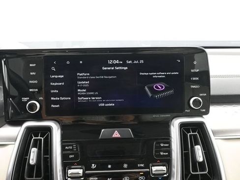 Used 2023 Kia Sorento EX AWD/4WD image 17