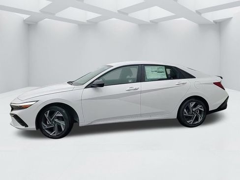 New 2025 Hyundai Elantra SEL image 8