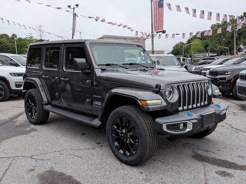 Used 2023 Jeep Wrangler Unlimited Sahara w/ Cold Weather Group AWD/4WD image 4