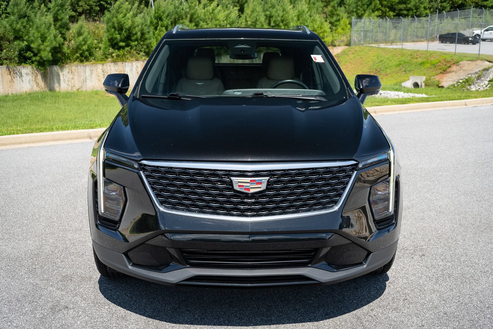 Used 2025 Cadillac XT4 Premium Luxury FWD image 2