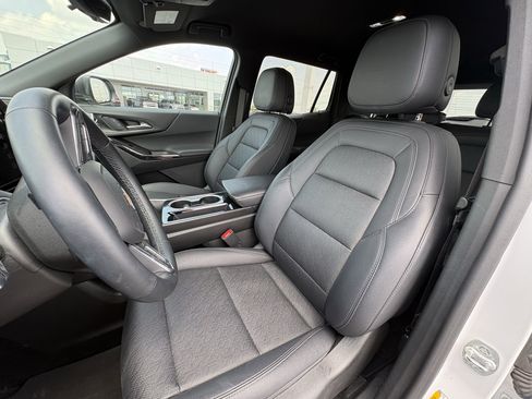 Used 2025 Chevrolet Equinox LT w/ Convenience Package II FWD image 4