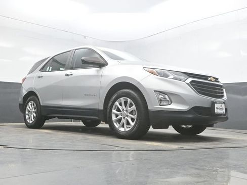 Used 2021 Chevrolet Equinox LS AWD/4WD image 42